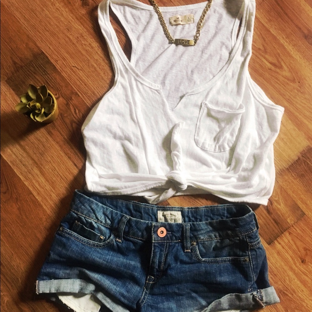 Tied-Knot Hollister Tank 👄